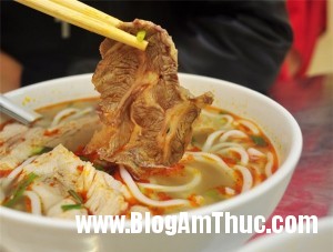 bunpinboluoibogionsansatphohoama 81929 300x227 Quán bún pín bò, lưỡi bò theo kiểu Đà Nẵng ngon nổi tiếng Hà Nội