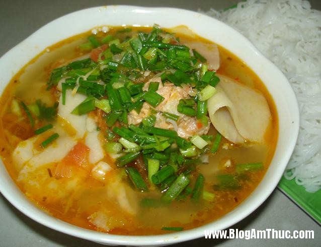 canhchuadaucahoi Ngon miệng bổ dưỡng với canh chua đầu cá hồi
