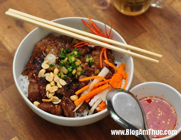 9bunthitnuong Ăn bún thịt nướng cơm tấm Sài Gòn ngon tại Hà Nội