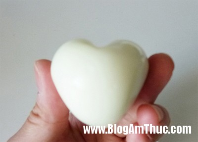 Anh6 5678 1406690548 Cách tạo hình trái tim cho trứng cực đơn giản