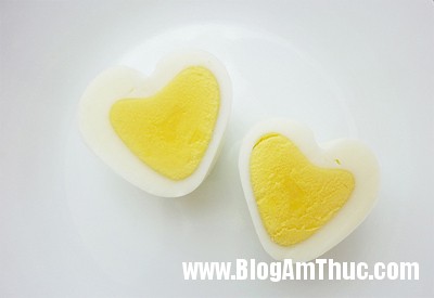 Anh7 9713 1406690548 Cách tạo hình trái tim cho trứng cực đơn giản