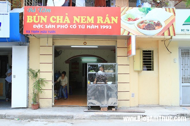 Thuong thuc bun cha cuc ngon tai Ho Dac Di 4 Hấp dẫn bún chả nem rán bà Tâm ở Hồ Đắc Di