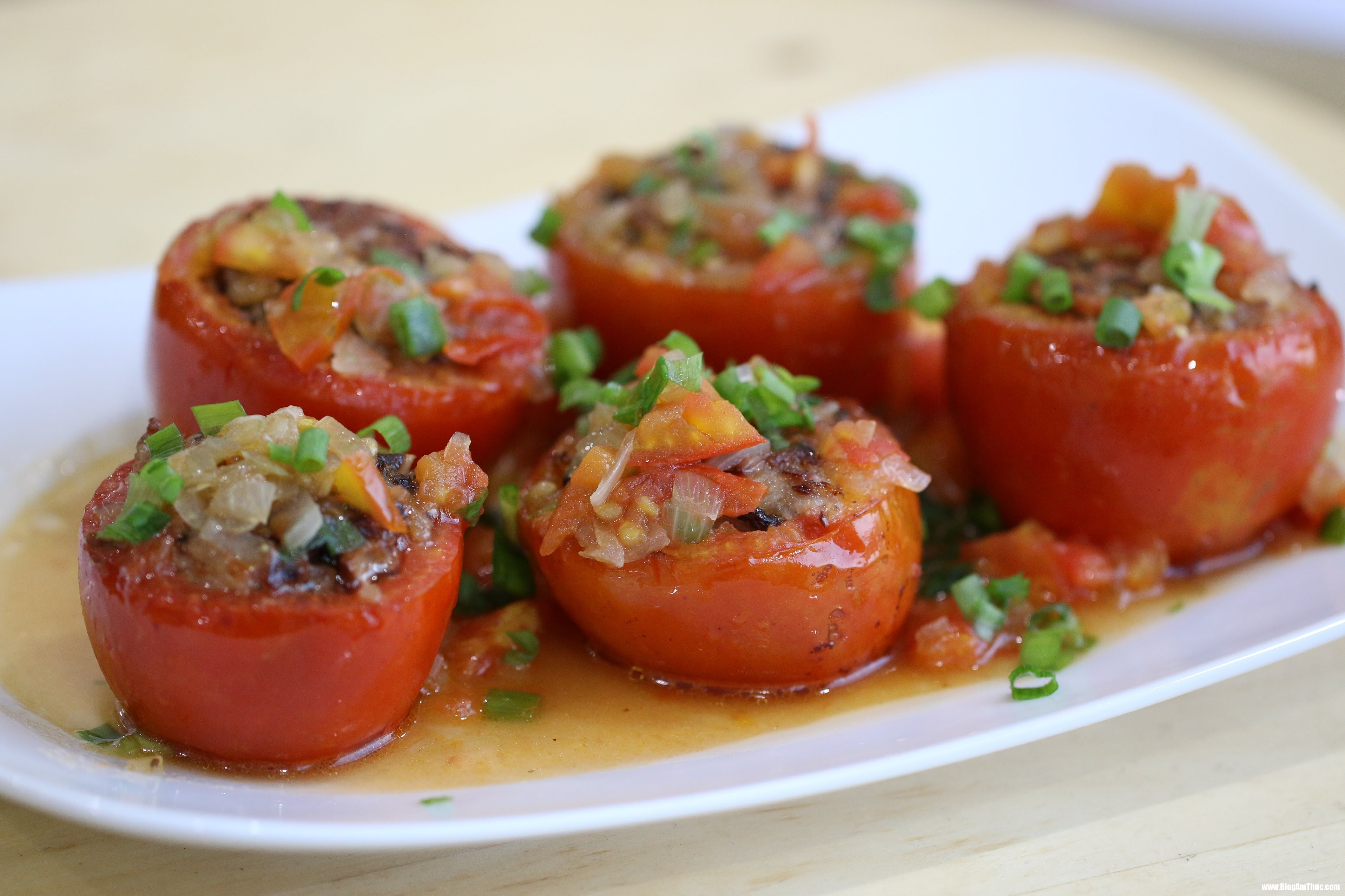maxresdefault Cách làm món cà chua nhồi thịt nóng hổi cực hấp dẫn cho bữa cơm tối