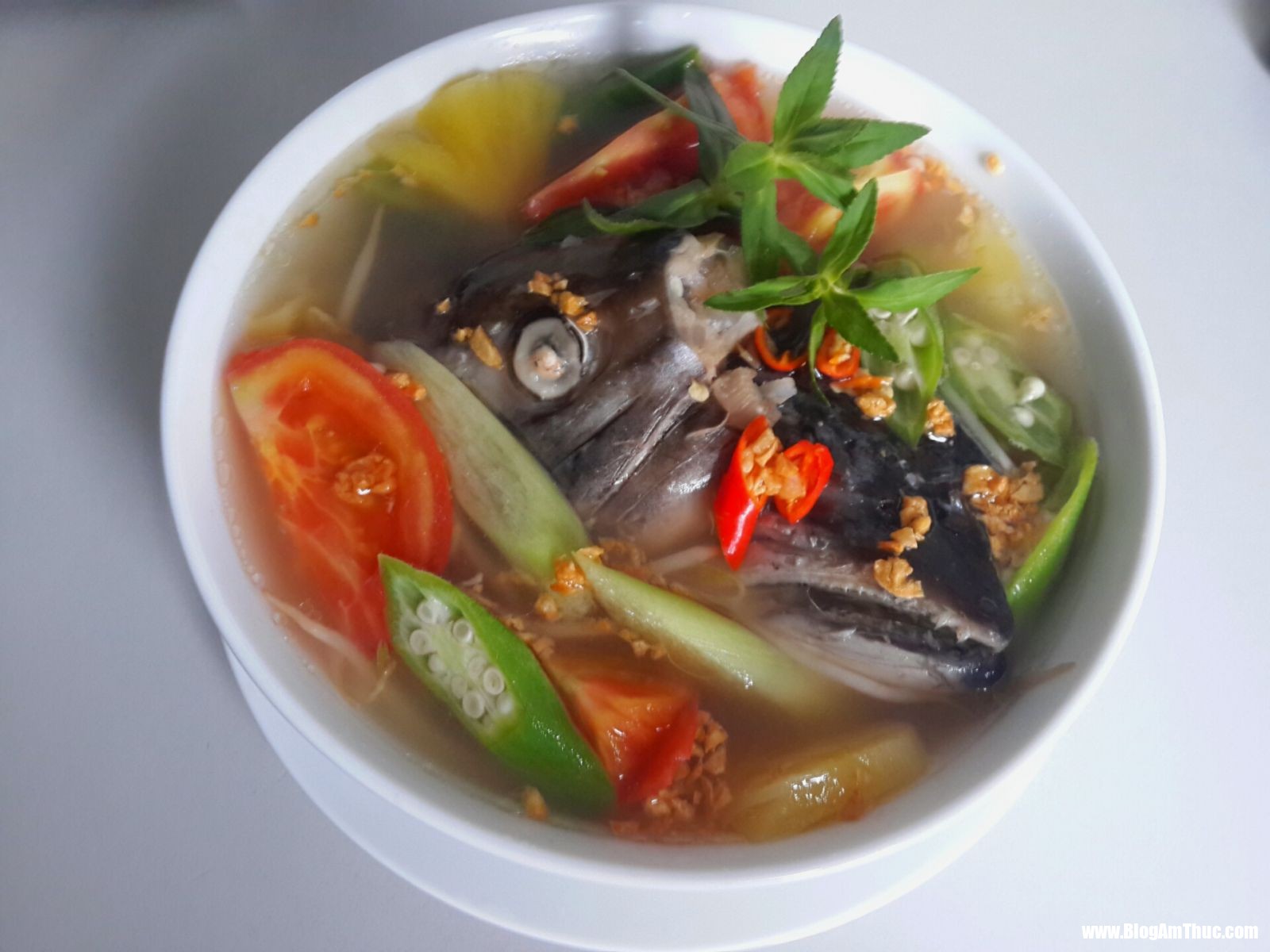 2014 11 21 12 48 40 Cách nấu canh chua đầu cá hồi ngon miệng dễ bắt cơm