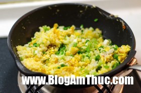vegetables eggs and ham fried rice 5 procedure 280x185 1529998744816731131735 Tận dụng cơm nguội làm cơm chiên thập cẩm bắt mắt, thơm ngon