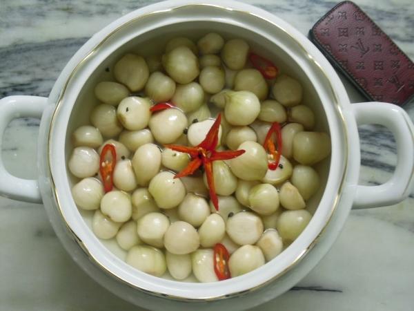 dưa hành, củ kiệu 600 450 cach bao quan thuc pham ngay tet ae65 Cách bảo quản thực phẩm trong những ngày Tết