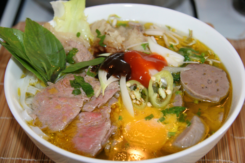 pho bo 1 7565 1392484823 Cuối tuần nấu phở bò thật ngon đãi cả nhà 