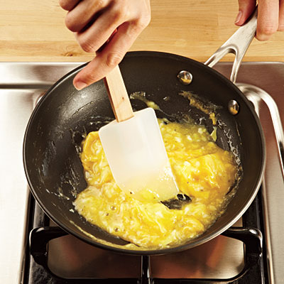 trung omelet 1 4697 1393089667 Trứng tráng kiểu Pháp cho buổi sáng 