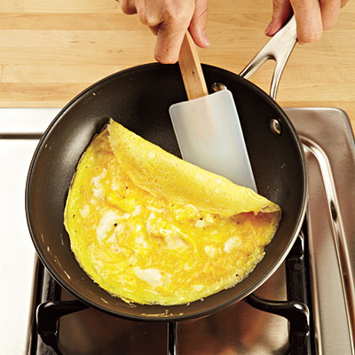 trung omelet 2 9580 1393089667 Trứng tráng kiểu Pháp cho buổi sáng 