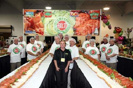 kylucbanh2 n Kỷ lục thế giới: Chiếc bánh sandwich dài nhất thế giới