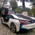 xe màu bạc BMW i8 c